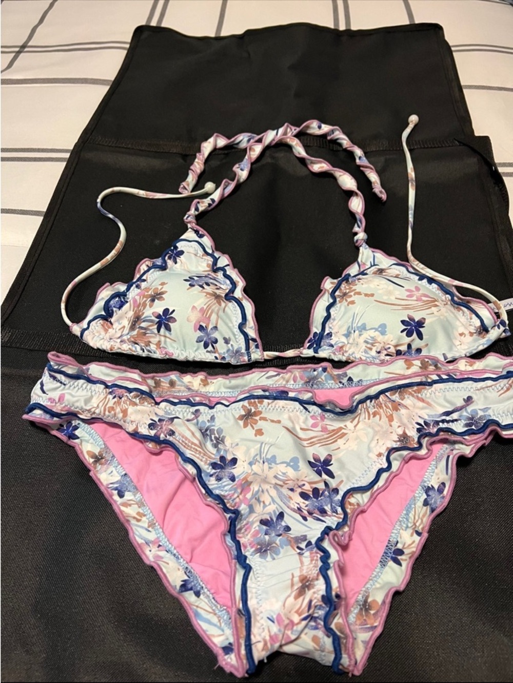 Floral Scalloped Trim Triangle Bikini Set in Light Blue and Pink